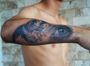 tatuaje piept barbati scris